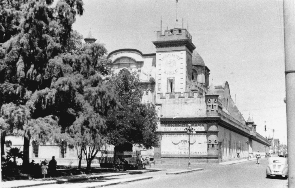 1937_08_17-1-075b-Street-Scene-Puebla.jpg