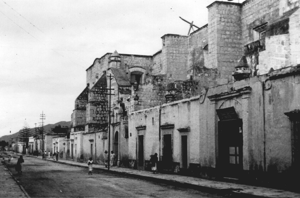 1937_08_19-1-105a-StreetAndBuildings-Oaxaca.jpg