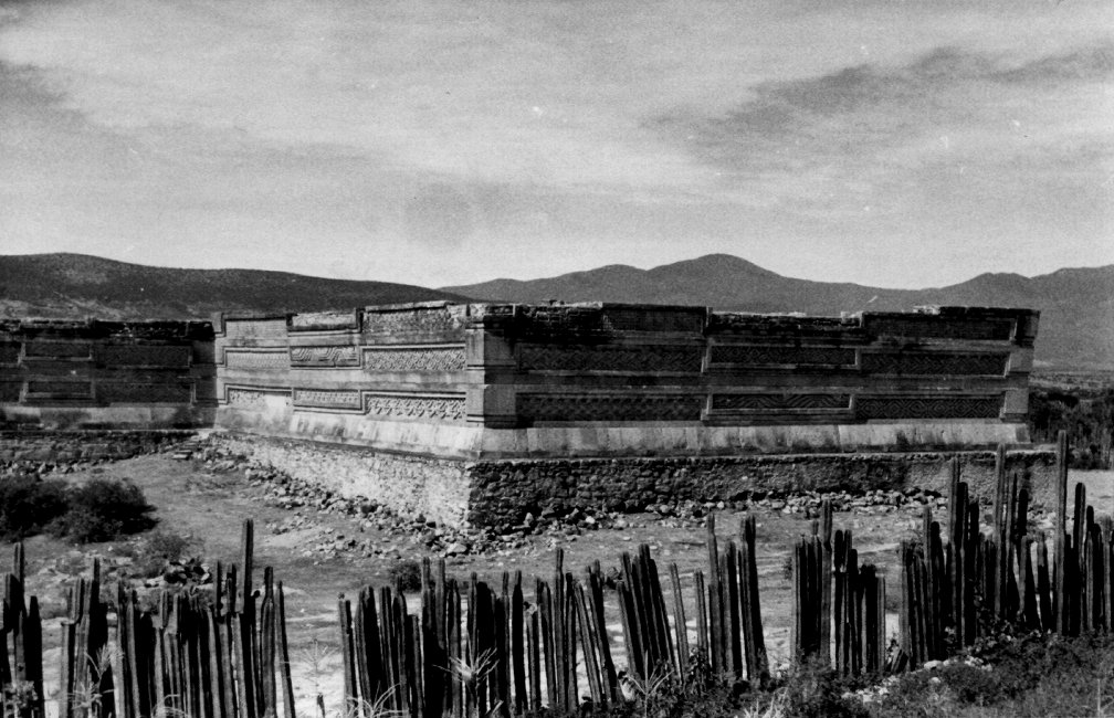 1937_08_20-2-015a-Zapotec-Ruins-Mitla.jpg