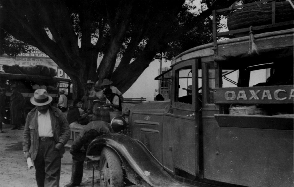1937_08_20-2-027b-Tlacolula-Bus-Station.jpg