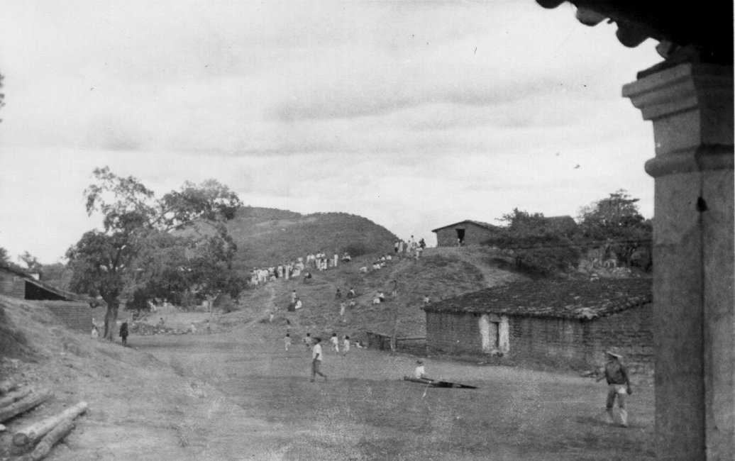 1937_08_23-2-079b-PeopleOnHill-SanBartolo.jpg