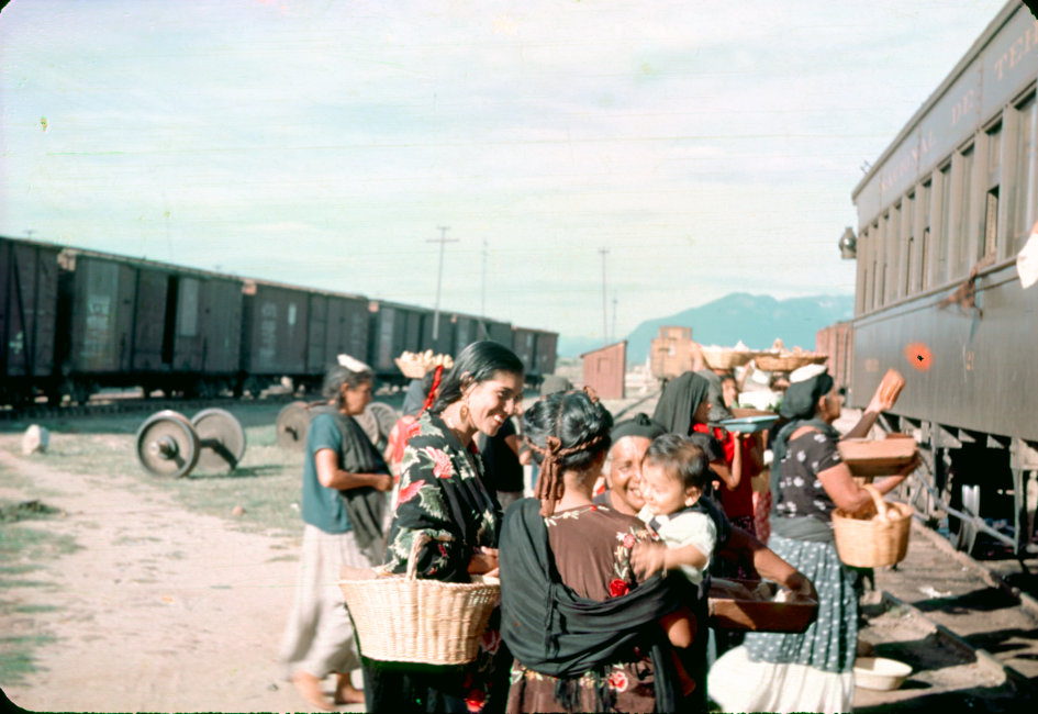 1937_09_02-011-TehuantepecRailroadAtIxtepec.jpg