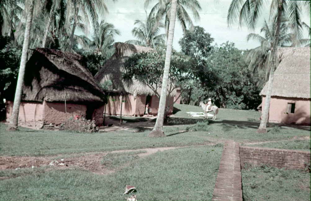 1937_09_04-032-OteapanHorsemanAndHomes.jpg