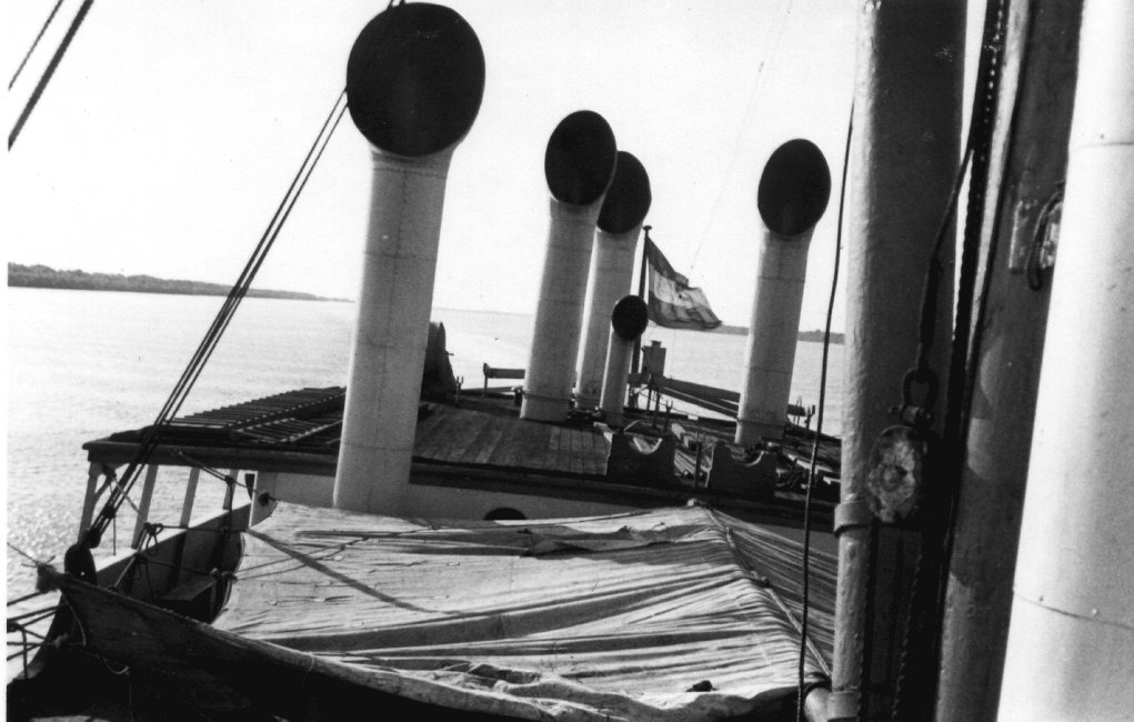 1937_09_12-000-4-069a-EnteringMississippiRiverViaSouthwestPass.jpg
